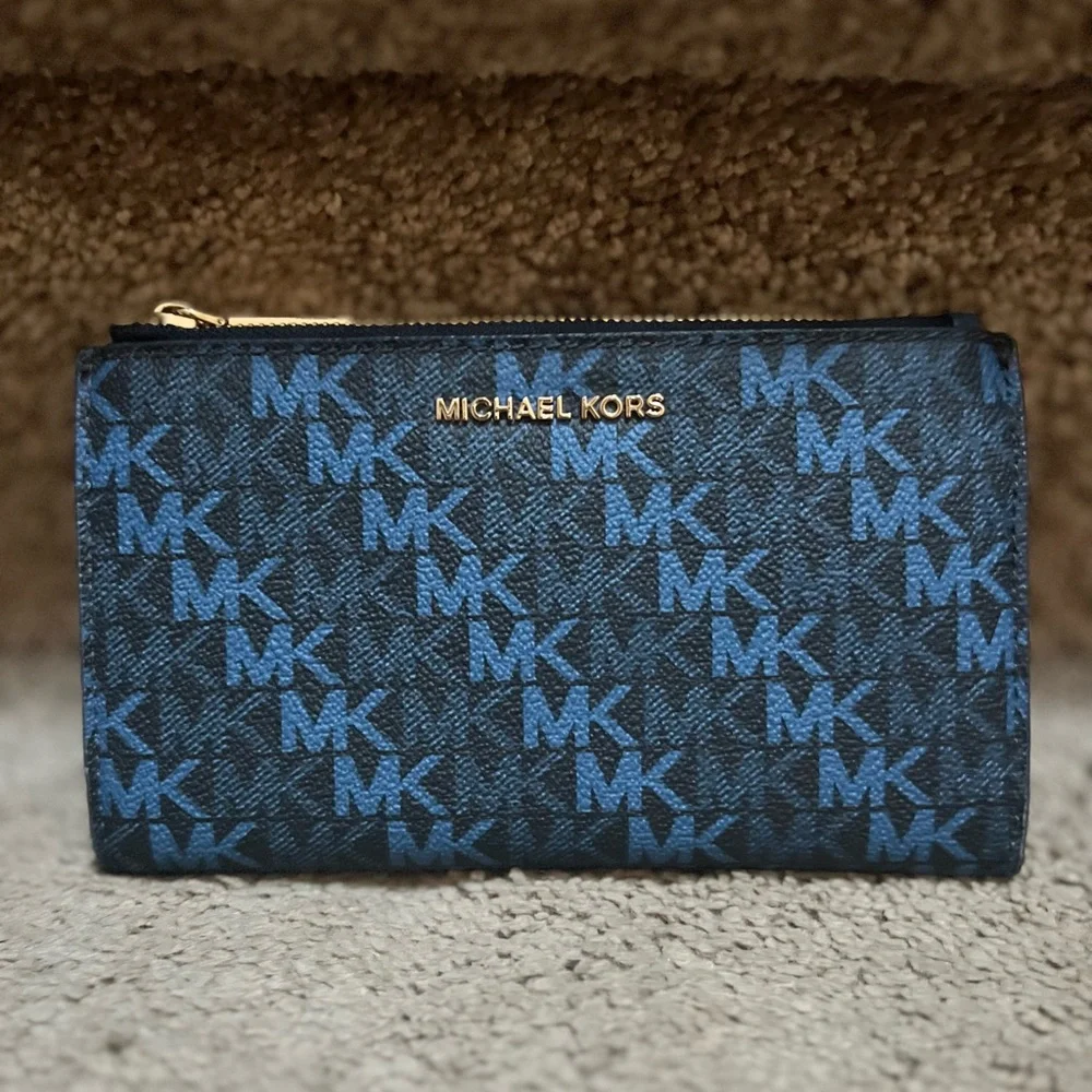 Michael Kors Like New Wristlet/Wallet